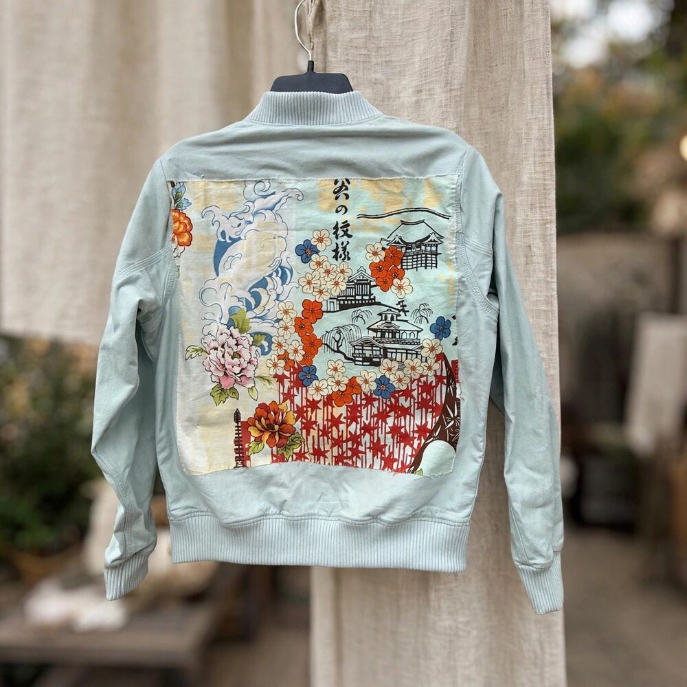 Carhartt Rugged Flex Jacket Womens M Gray Japanese Floral Patch Relaxed Fit